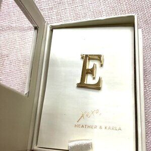 LARK & IVES COLLECTIVES THE GOLD MONOGRAM‎ LYRICS PINS "E"